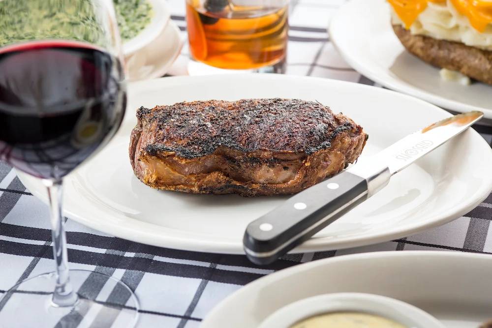 Valentine's Gifts for the Steak Lover in Your Life